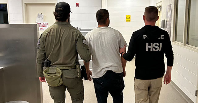 
                            MS-13 Kingpin on El Salvador's 'Most Wanted' List Found Hiding in NE