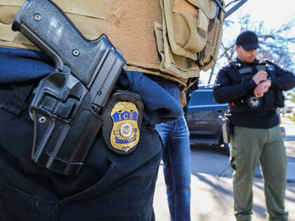 DHS Memo Requires ICE Agents to Stop Carrying Certain Sig Sauer Service Weapons, Switch to Glock