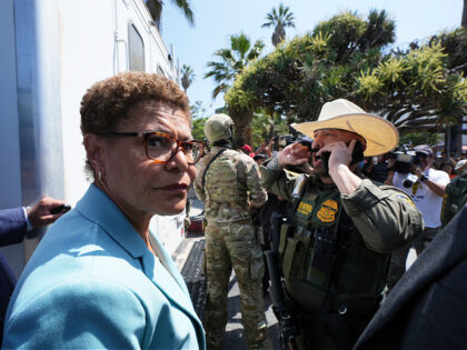 Los Angeles Mayor Karen Bass stands in front of a border patrol federal agent at MacArthur