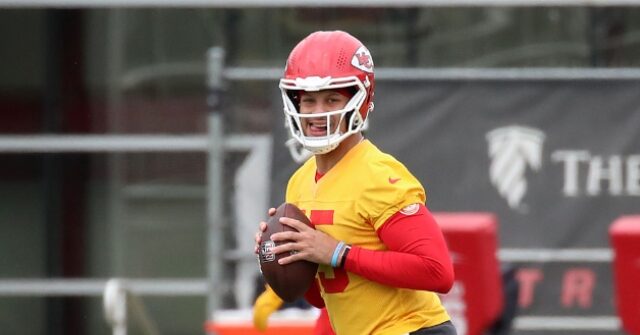Patrick Mahomes' Fitness Trainer Blasts Radio Host over Claim QB is 'Fat'