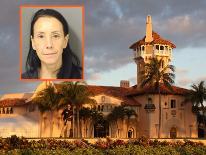 PALM BEACH, FLORIDA - MARCH 21: A Secret Service agent guards the Mar-a-Lago home of forme
