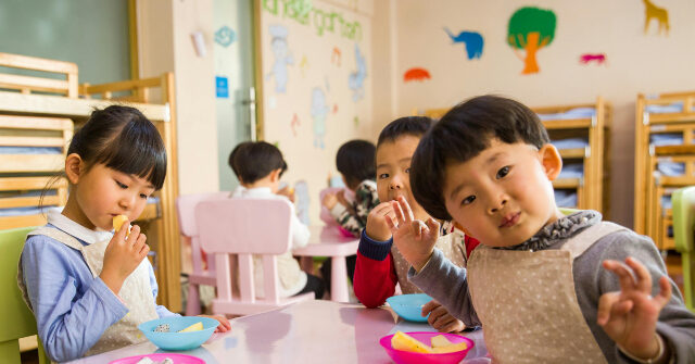 China: School Caught Pouring Paint into Kindergarteners' Food, Poisoning Hundreds