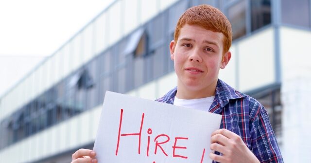 WSJ: AI Disrupts Entry-Level Job Market for College Grads, Threatening Traditional Career Paths