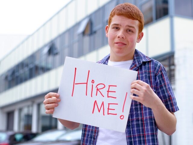 WSJ: AI Disrupts Entry-Level Job Market for College Grads, Threatening Traditional Career Paths
