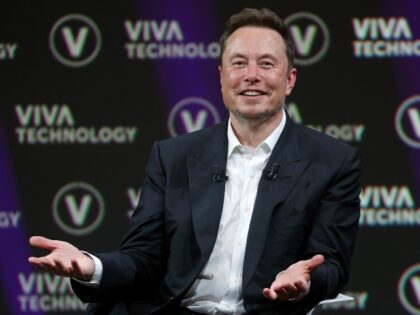Former SpaceX Manager Sues Elon Musk’s Company Claiming Harassment, Security Violations