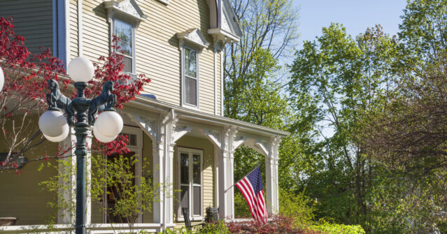 Existing-Home Sales Crack Under Pressure From High Interest Rates