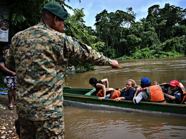 PANAMA-MIGRATION-RIGHTS Migrants arrive at the Reception Center for Migrant Care in Lajas Blancas, in the jungle p