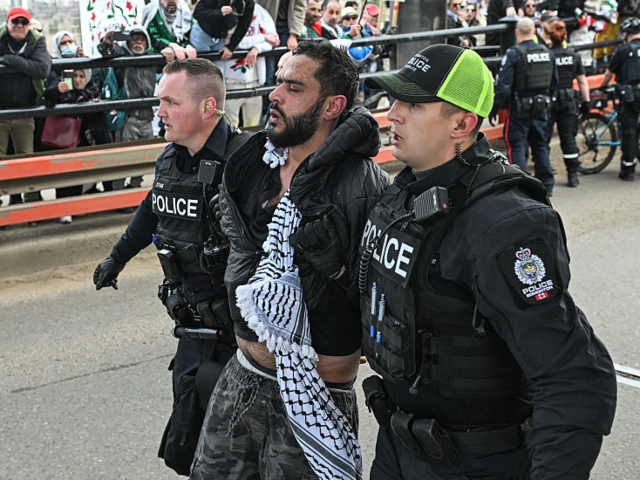 Canada Loses Almost 600 Criminal Foreigners It Intended to Deport