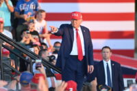 Trump Reasserts August 1 Tariff Deadline, Rejects Talk of Extension