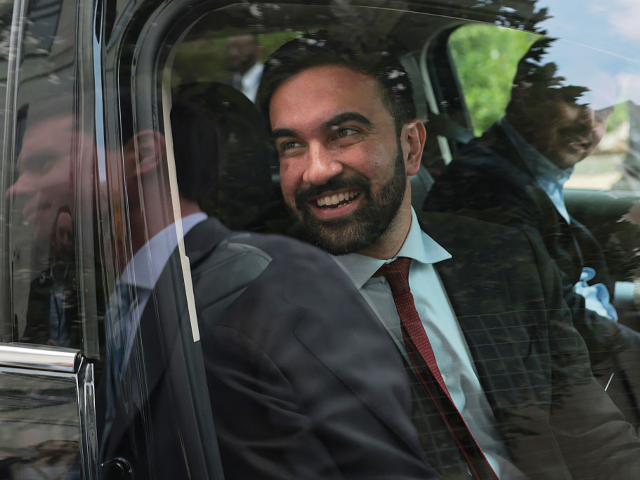 GettyImages-2225406094 WASHINGTON, DC - JULY 16: NYC Mayoral Candidate Zohran Mamdani briefly speaks with reporte