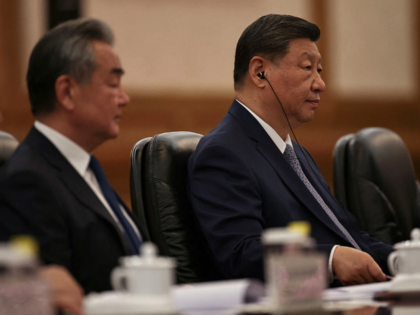 Chinese President Xi Jinping (2nd-L) speaks with President of the European Commission Ursu