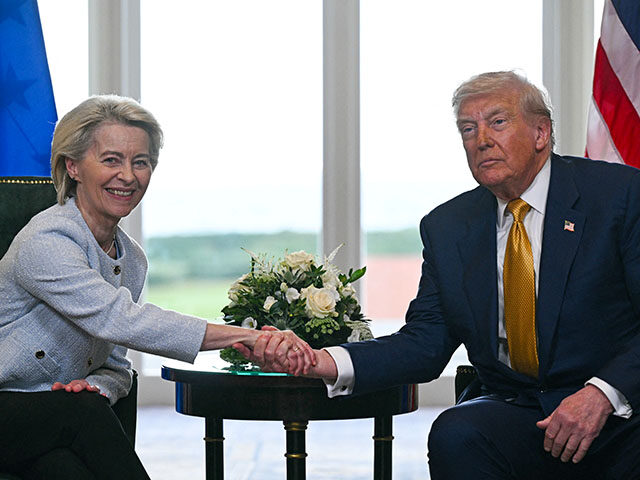 US President Donald Trump (R) shakes hands with European Commission President Ursula von d