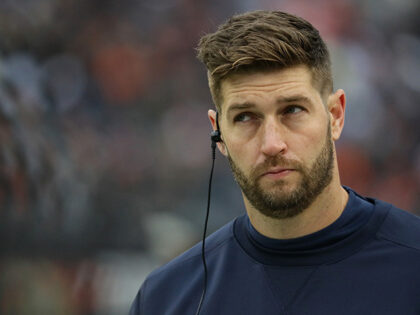 PHOTO: Social Media Lights Up Over Jay Cutler’s Hunting Photo of Harvested Sable Antelope