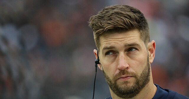 PHOTO: Social Media Lights Up Over Jay Cutler’s Hunting Photo of Harvested Sable Antelope