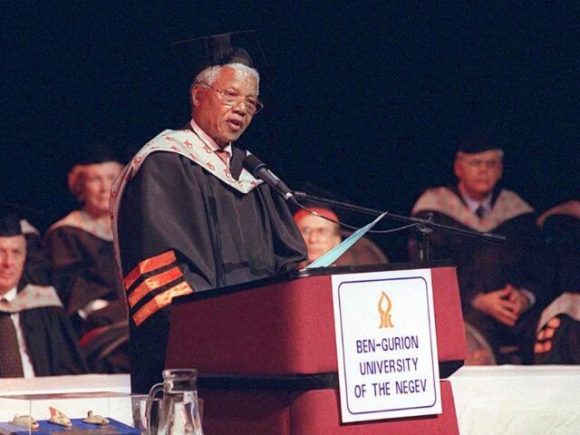 Praised as a 'man of peace', President Nelson Mandela adresses the audience afte