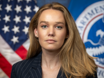 Patricia McLaughlin Official Portrait at DHS Headquarters (Photo by Mikaela McGee)