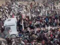 WATCH: Gazans Loot United Nations Aid Trucks