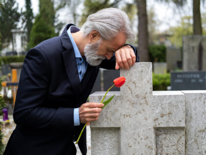 Study: People Can Die of a Broken Heart After Loved One’s Death