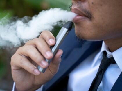 Chinese Vape Companies Flood Market, Avoid Billions in Tariff Duties