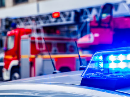 New Jersey: Skydiving Plane Carrying 15 Crashes at End of Runway