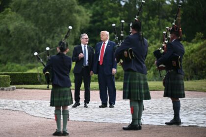 US President Donald Trump and Britain's Prime Minister Keir Starmer talk as they arri