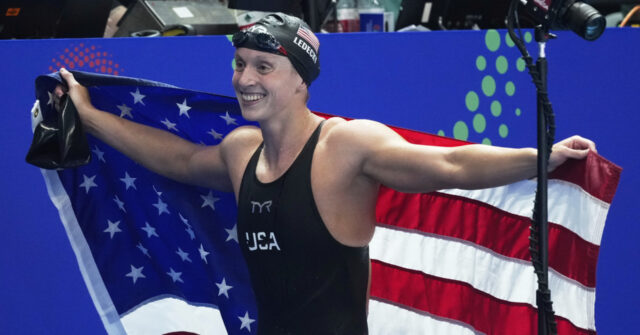 Katie Ledecky Wins 1500m Freestyle Gold, Extends World Dominance