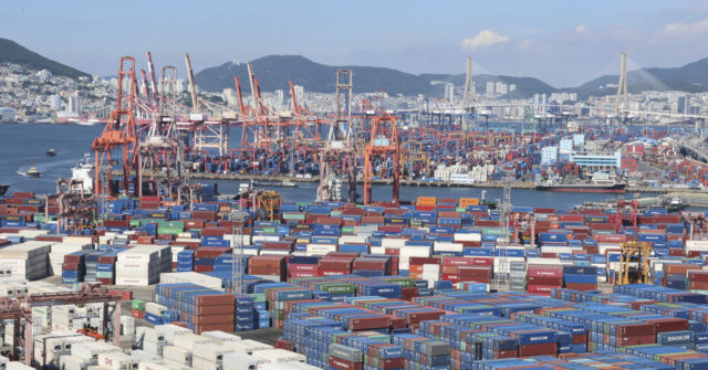 Trump Imposes Global Tariffs, Alters Rates, Delays Start
