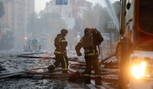Russian Strikes Kill 25 Across Ukraine Amid Trump Ceasefire Deadline