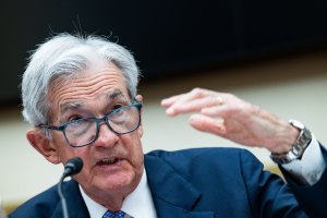 Economists: Federal Reserve unlikely to drop interest rates