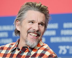Ethan Hawke is 'unemployable' Broadway lyricist in 'Blue Moon' trailer