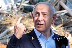 Netanyahu to visit Washington, sends negotiators to Qatar