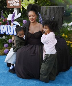Rihanna brings sons RZA, Riot to 'Smurfs' premiere