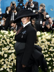 Rihanna, Nick Offerman record for 'Smurfs' in 'behind the voices' clip