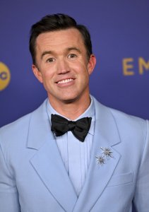 Rob McElhenney explains name change to 'Rob Mac'