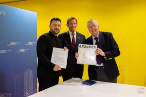 Ukraine's Zelensky meets with U.S. Sens. Lindsey Graham, Richard Blumenthal