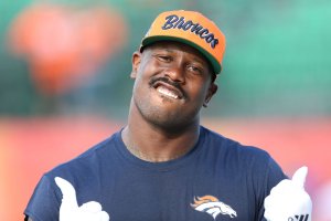 Washington Commanders, pass rusher Von Miller agree to 1-year deal