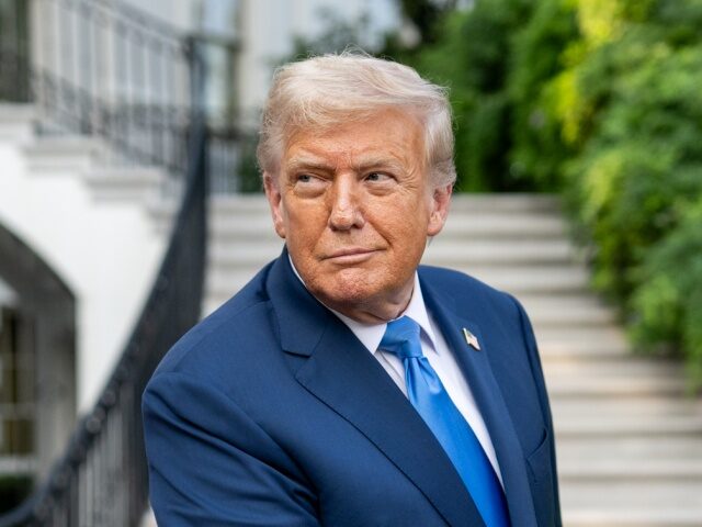 President Donald Trump greets Israeli Prime Minister Benjamin Netanyahu and his wife, Mond