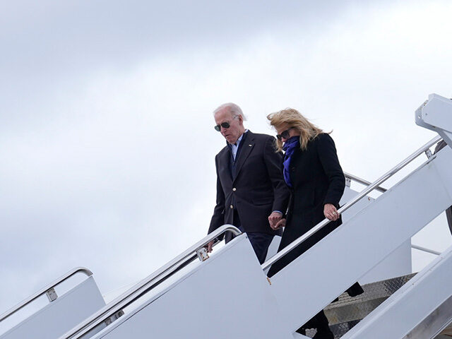 AP25001636005261 Title: Biden Image ID: 25001636005261 Article: President Joe Biden and first lady Jill Bid