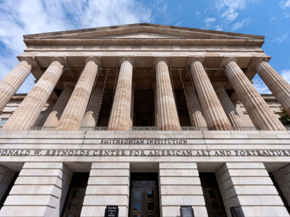 Title: Trump Smithsonian Image ID: 25087632394905 Article: The Donald W. Reynolds Center f