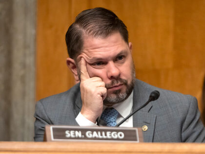 Title: Senate Trump OPM Image ID: 25093626757892 Article: Sen. Ruben Gallego, D-Ariz., lis
