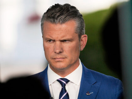 Title: Trump Image ID: 25219755710606 Article: Defense Secretary Pete Hegseth prepares to