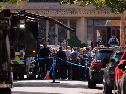 Title: School-Shooting-Minneapolis Image ID: 25239642524049 Article: Law enforcement offic