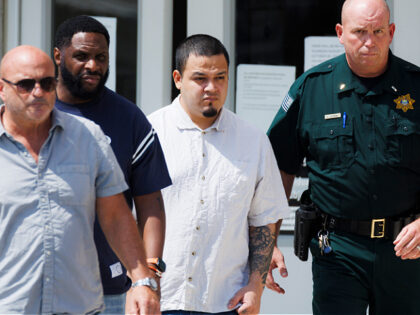 Kilmar Abrego Garcia , second right, leaves the Putnam County Jail, Friday, Aug. 22, 2025,