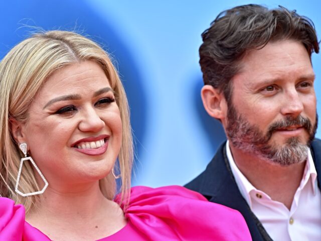 LOS ANGELES, CALIFORNIA - APRIL 27: Kelly Clarkson and Brandon Blackstock attend STX Films