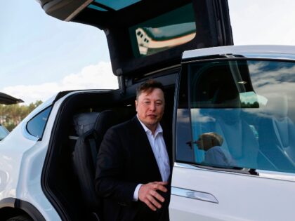 Tesla Hires Test Drivers in New York City as Musk Eyes Robotaxi Expansion