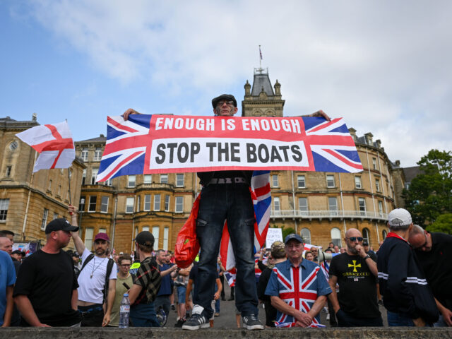 Plurality of Britons Back Zero Migration, Large-scale Deportations
