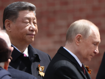 MOSCOW, RUSSIA - MAY 9 (RUSSIA OUT) Russian President Vladimir Putin (R) and Chinese Presi