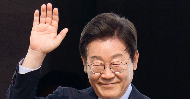 South Korea: Leftist President Calls for War on 'Fake News' on YouTube