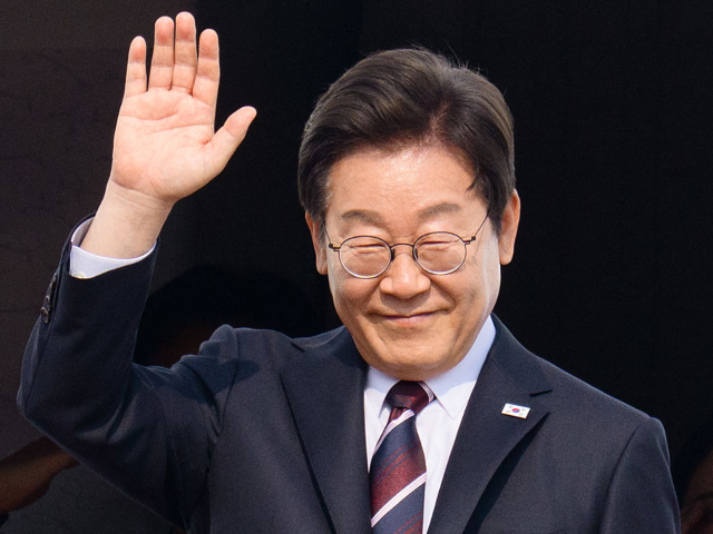 South Korea: Leftist President Calls for War on ‘Fake News’ on YouTube