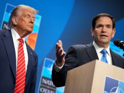 THE HAGUE, NETHERLANDS - JUNE 25: U.S. Secretary of State Marco Rubio (R) flanked by U.S.